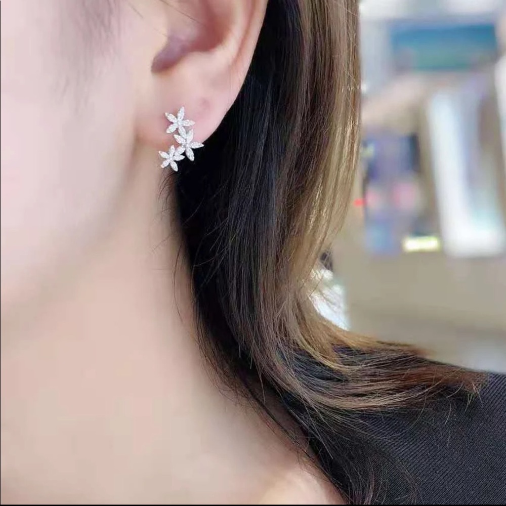 New 925 Silver Beautiful Flowers Stud Earrings - Picture 2 of 6
